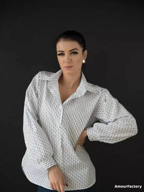 Elena Profile image 1