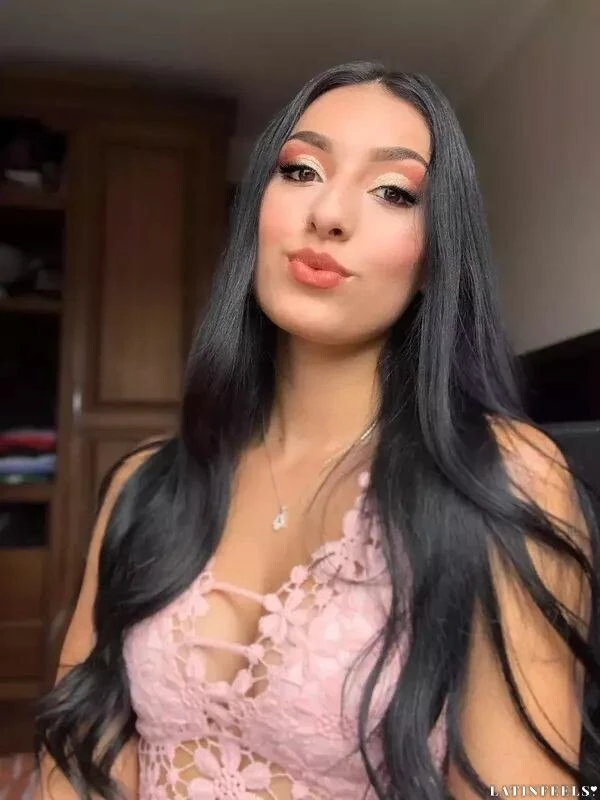 Juliana Profile image 5