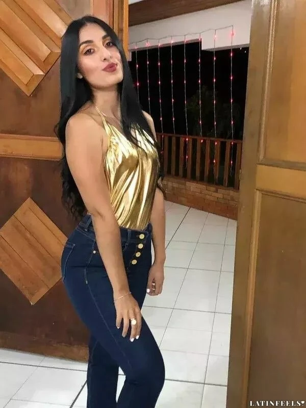 Juliana Profile image 2