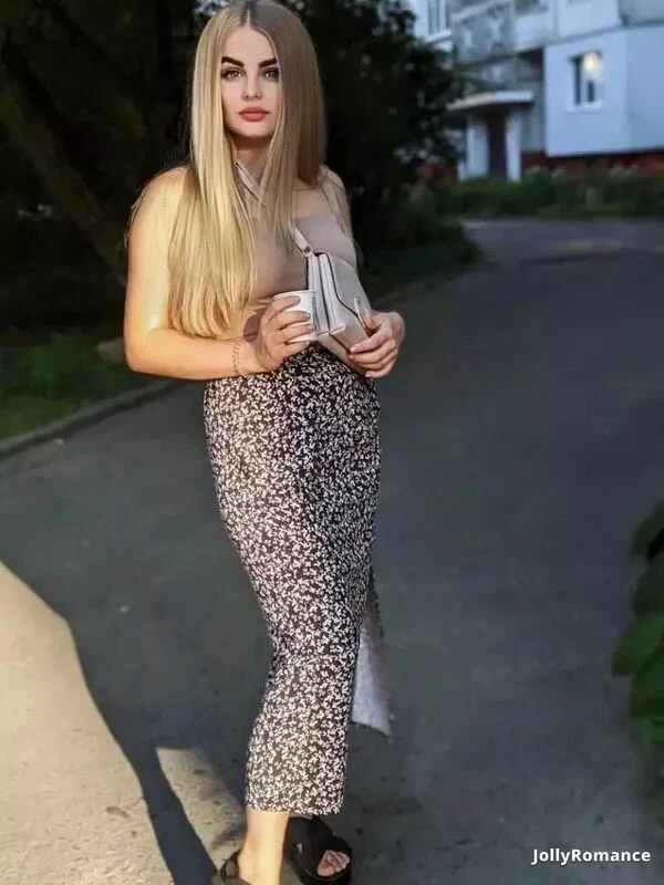 Oksana Profile image 4