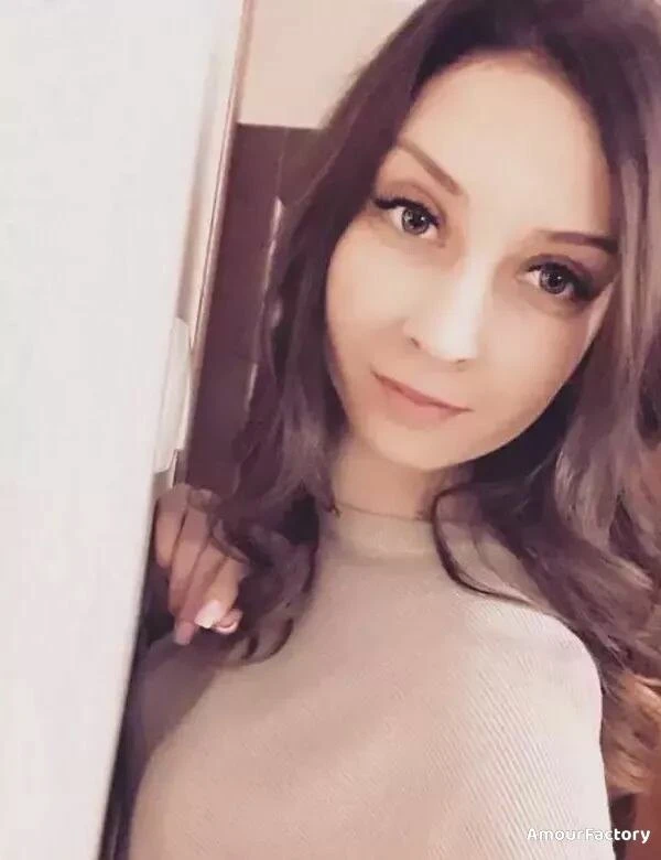 Julia Profile image 1