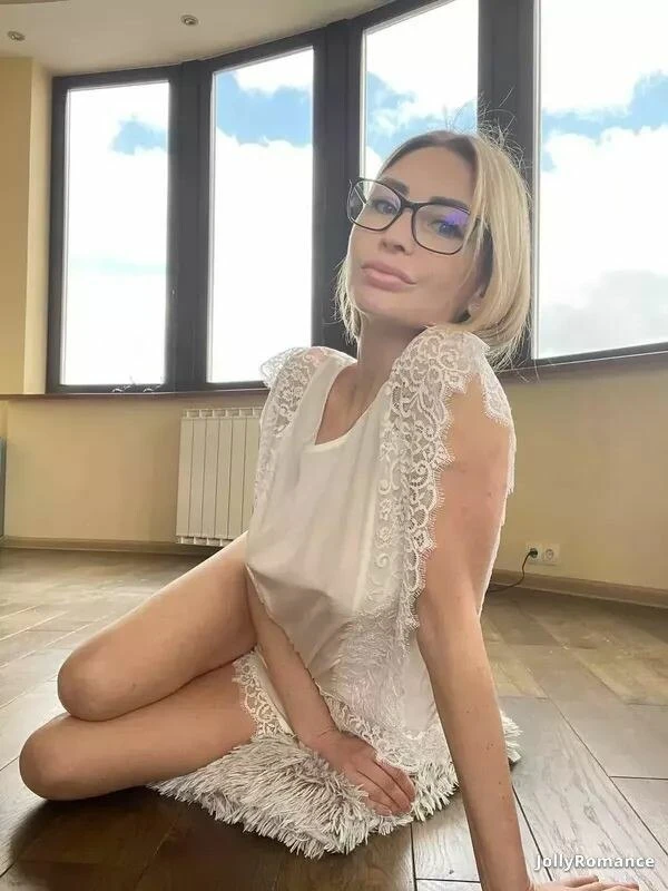 Veronica Profile image 4