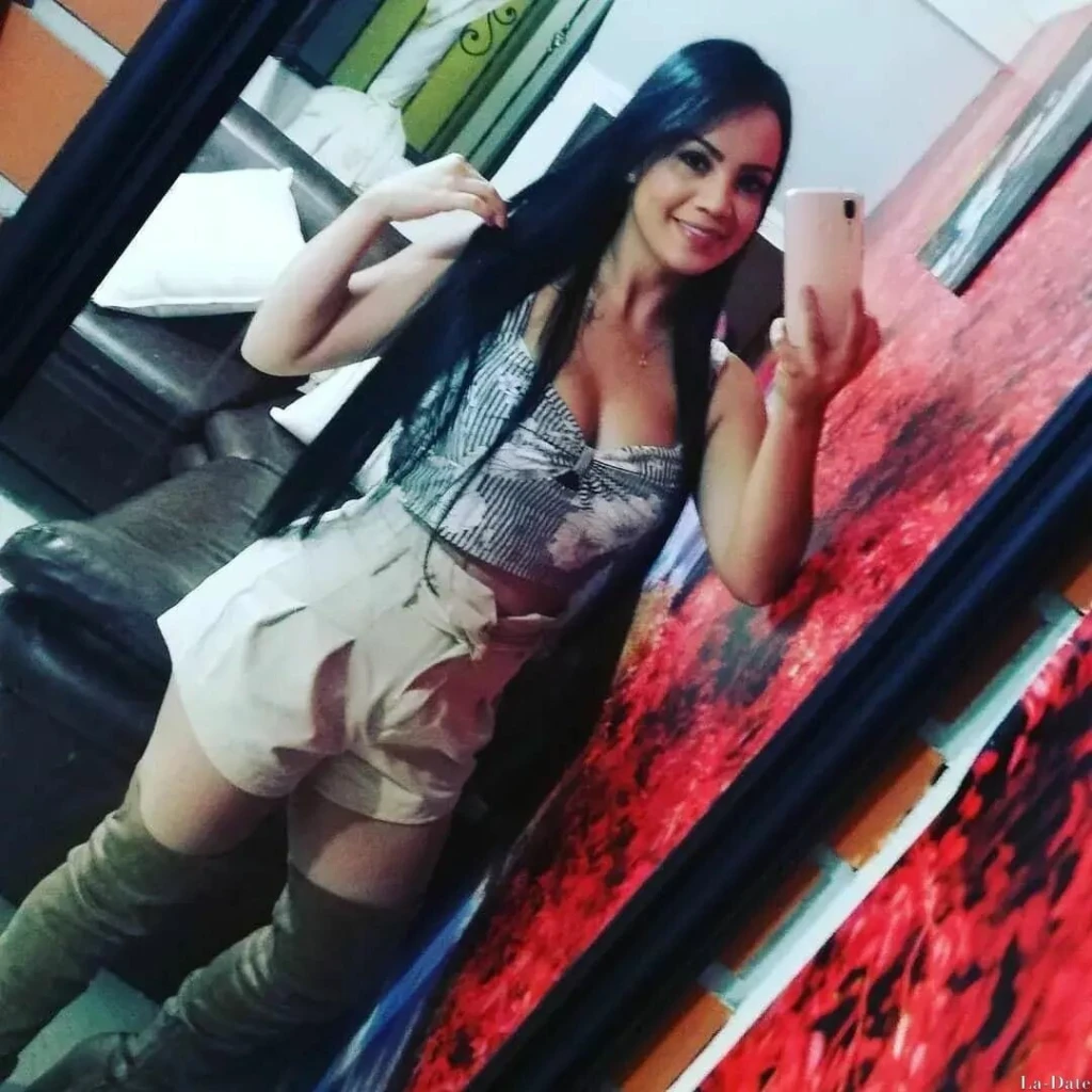 Paula Profile image 4