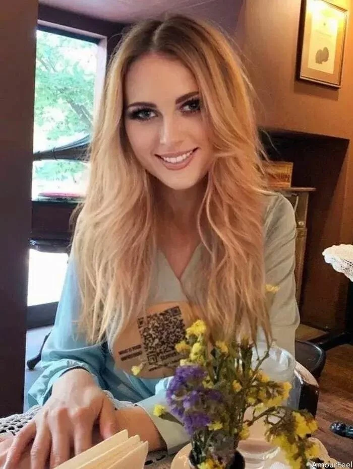 Elena Profile image 2