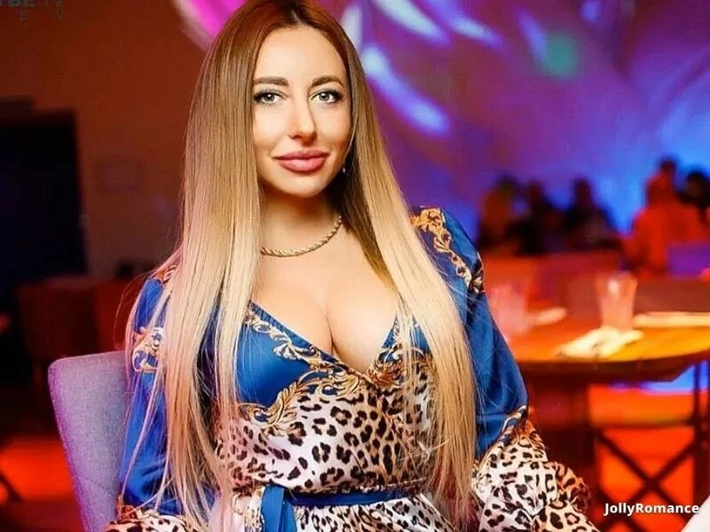Valeria Profile image 4