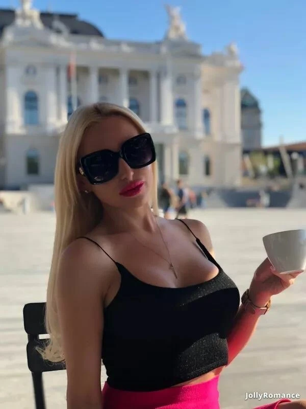 Valeria Profile image 1