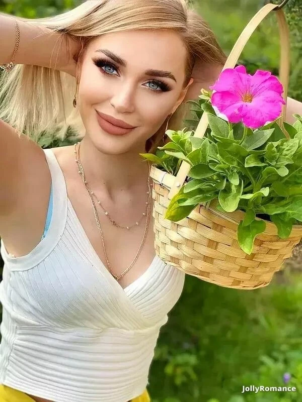 Nadezhda Profile image 4