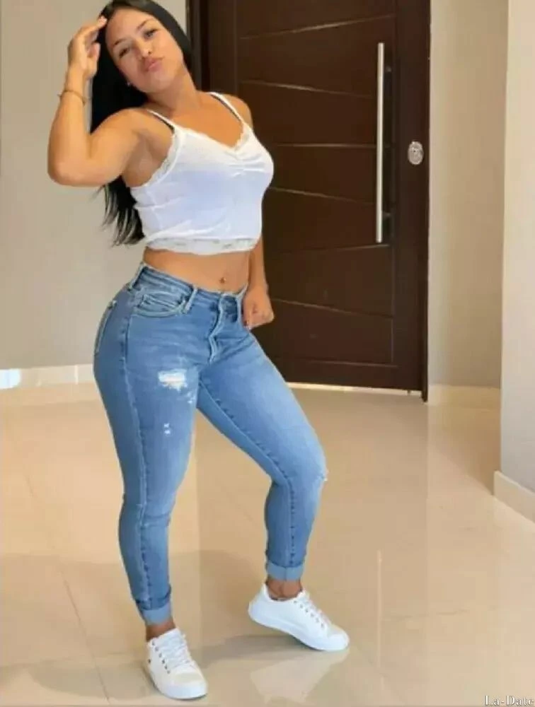 Alejandra Profile image 2