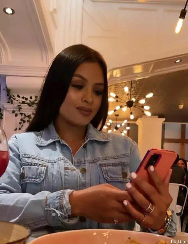 Alejandra Profile image 1