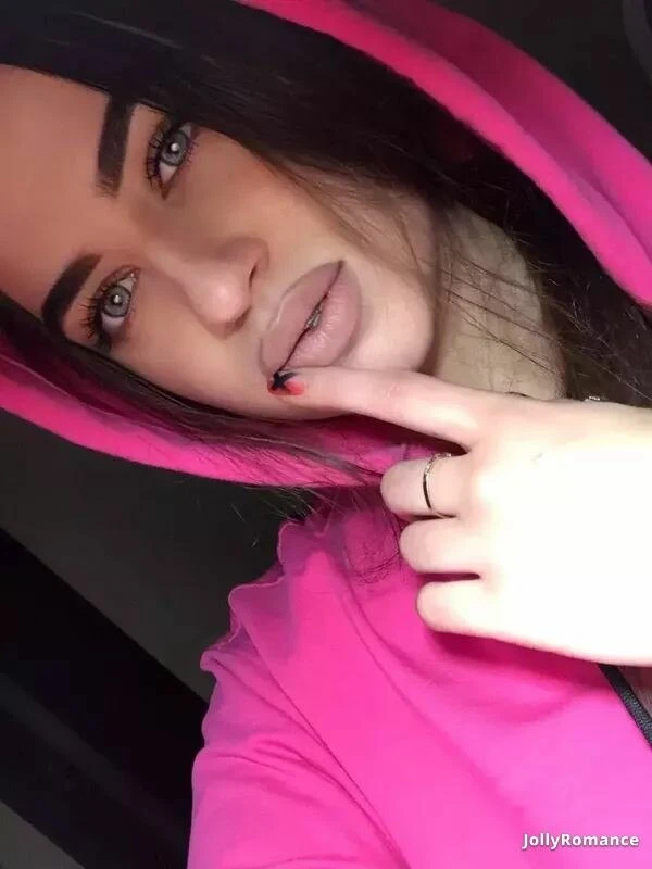 Anna Profile image 2