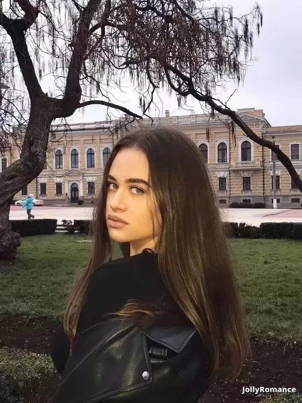 Anna Profile image 4