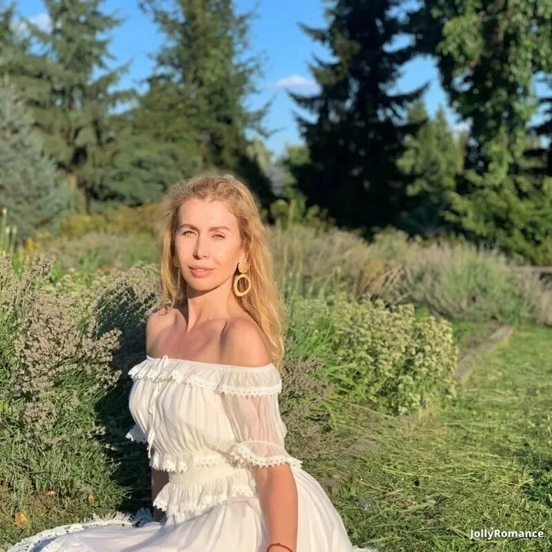 Olena Profile image 1
