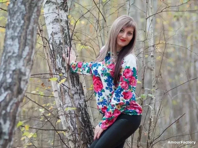 Elena Profile image 4