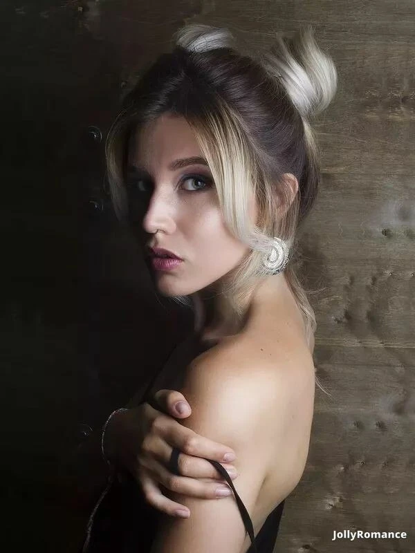 Julia Profile image 5