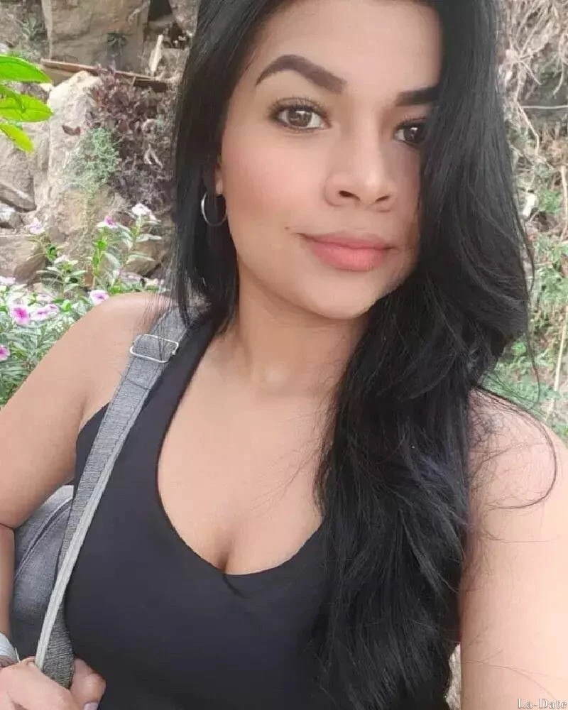 Yiovanna Profile image 4