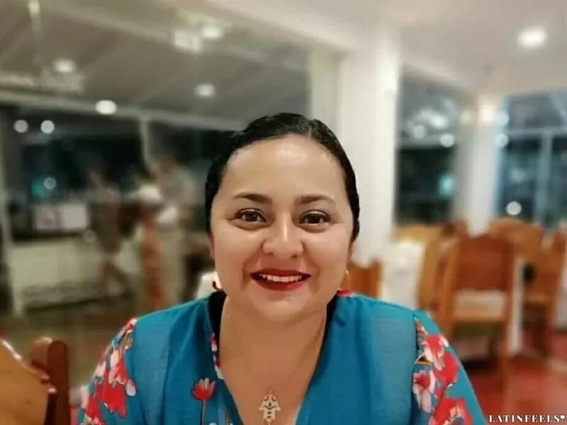 Elizabeth Profile image 4