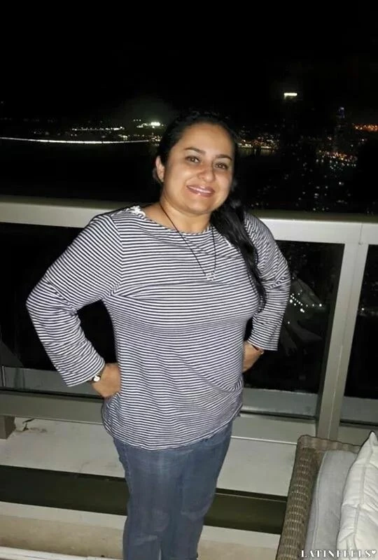 Elizabeth Profile image 3