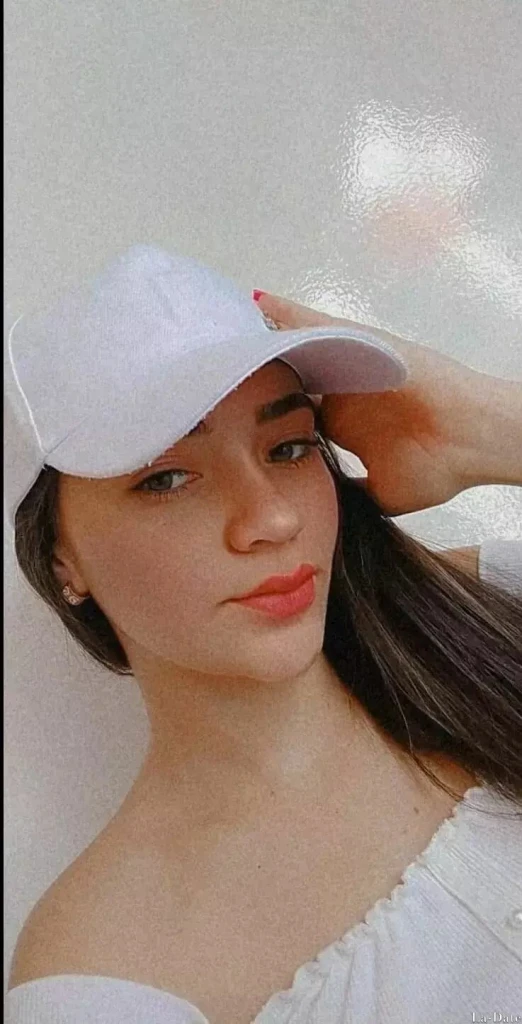 Melanny Profile image 1