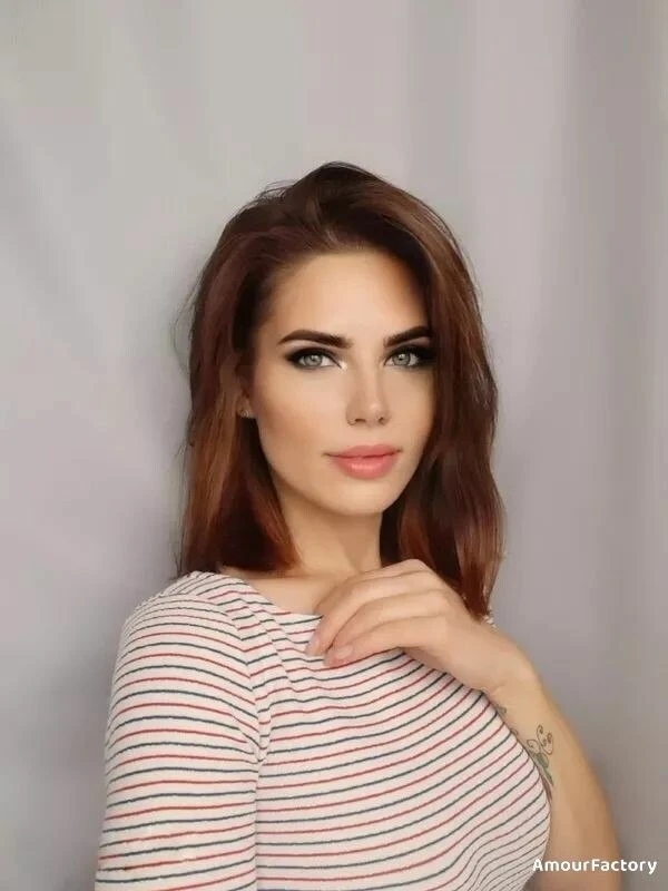 Elena Profile image 2