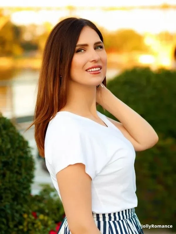 Anna Profile image 4